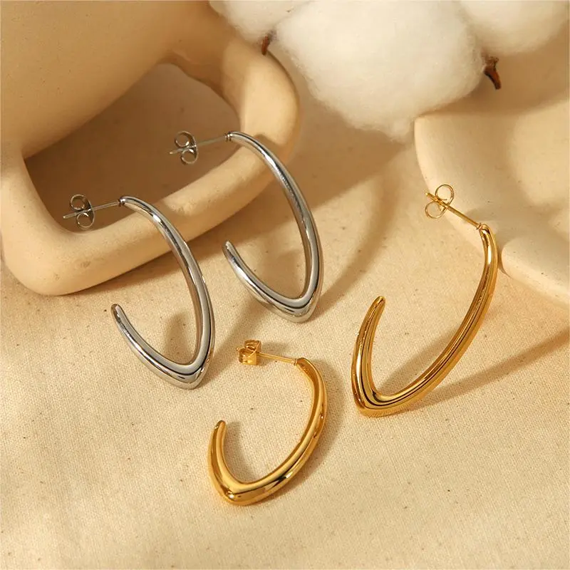 1 paire de boucles d'oreilles à tige simples et chics en forme de C en acier inoxydable plaqué or 18 carats pour femmes h5 